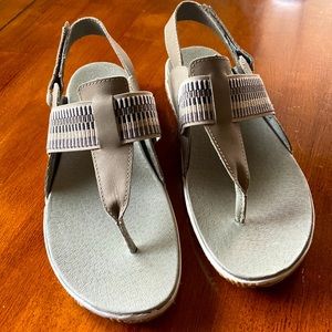 SOREL OUT 'N ABOUT SAGE PLUS
SANDALS WOMENS SIZE 9.5 RETAIL $104
SLINGBACK SHOES